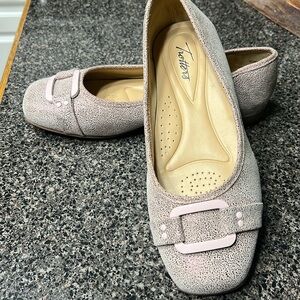 Trotters Sizzle Flats SZ 9.5 WW